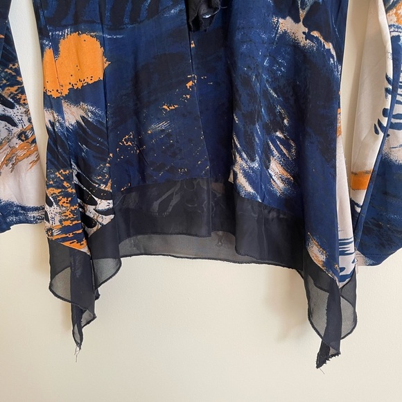 DKR & CO Abstract Patterned Ruffled V-neck  Blouse Women Size S US - Picture 4 of 5